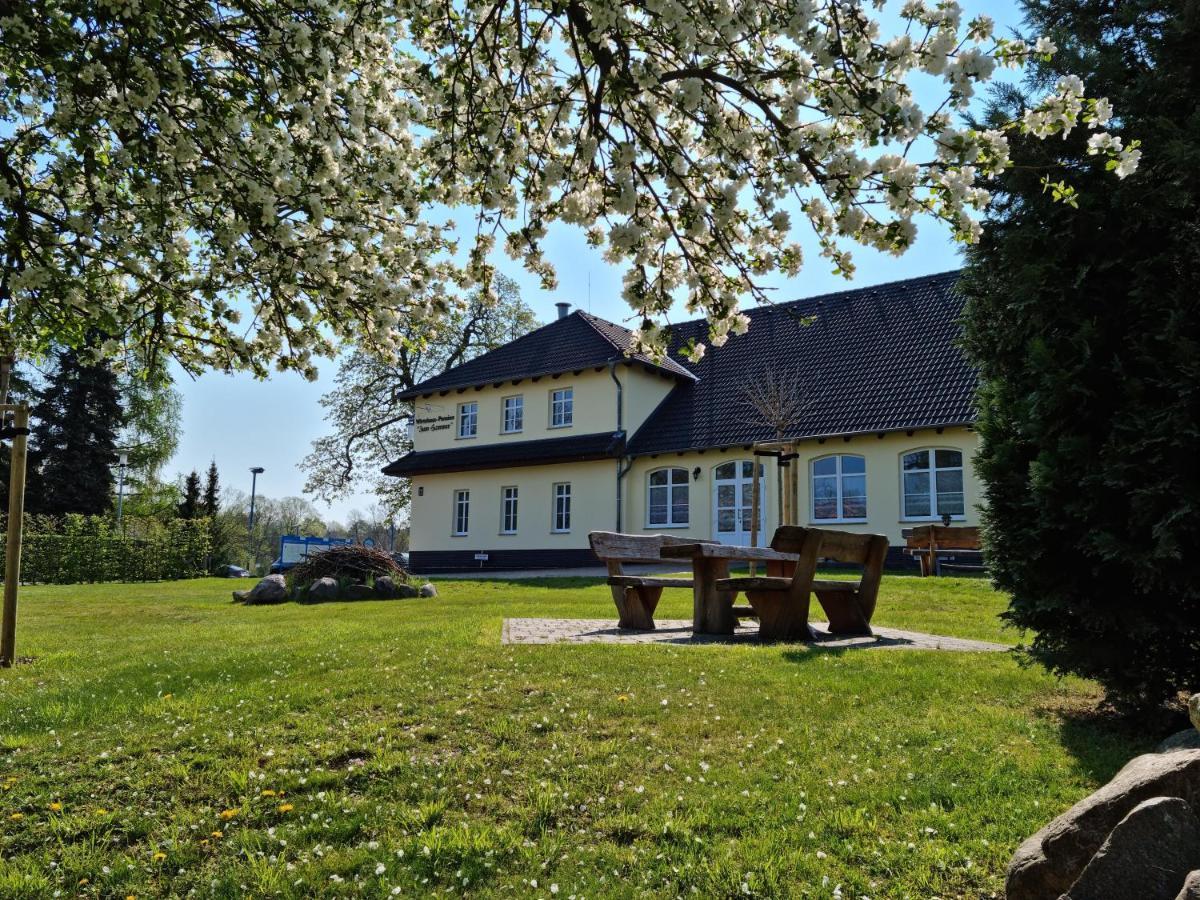 Wirtshaus & Pension "Zum Hammer" Neustadt  エクステリア 写真